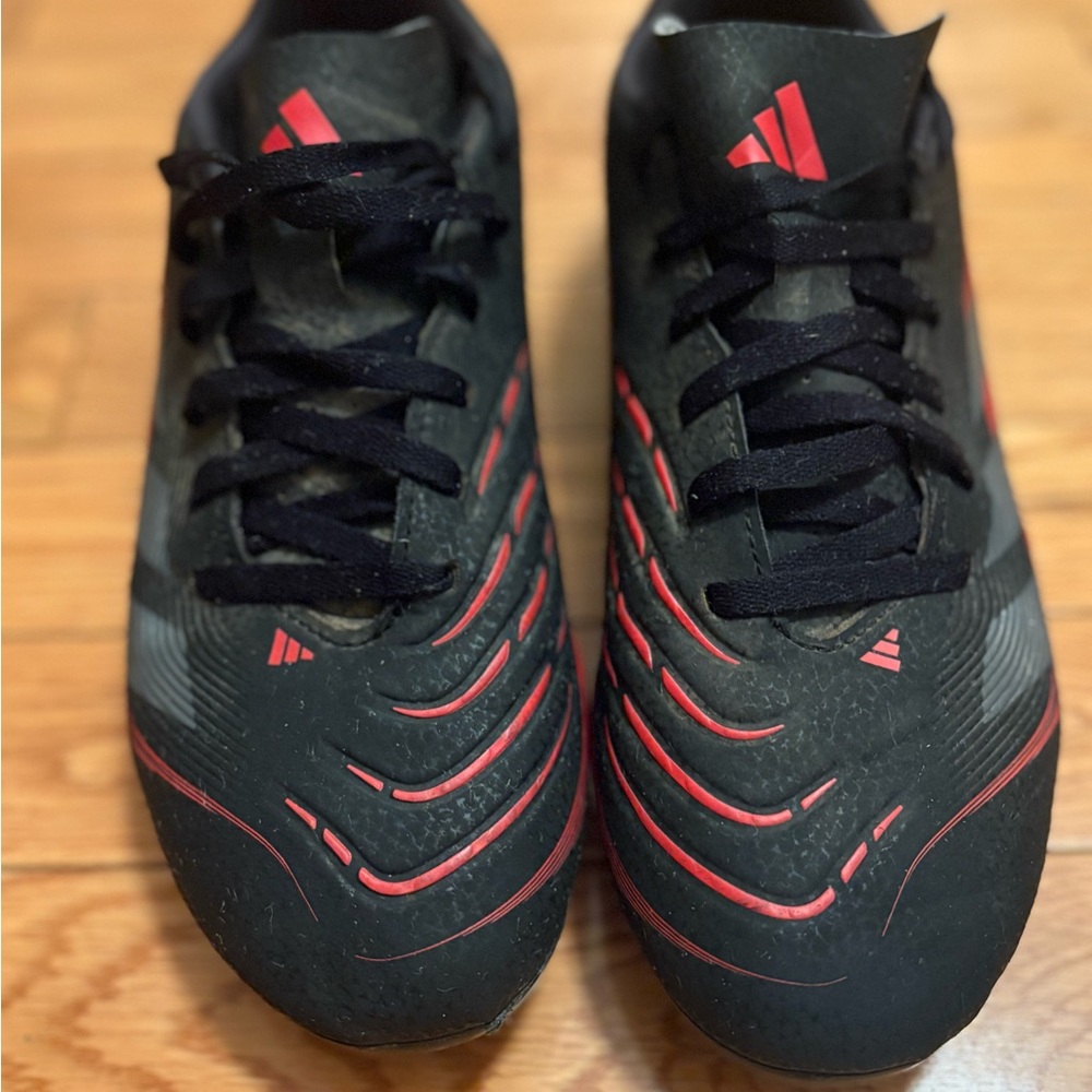 Soccer cleats- Adidas Predator Size 7 big kids (red and black)
